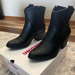 UNIONBAY Black Cowgal Bootie - Size 9